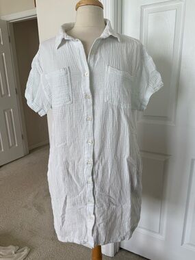 Vintage Weatherproof White Gauze cover up with pockets